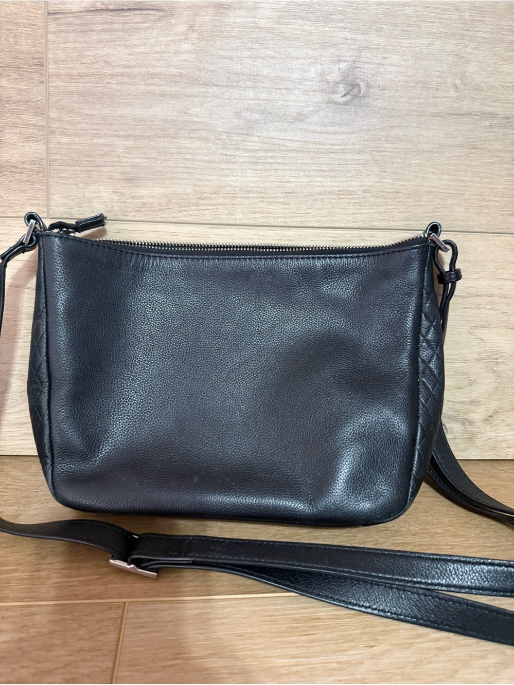 Vera Bradley Black Pebbled Leather Crossbody Bag Adjustable Strap Zip Top Purse - Picture 3 of 7